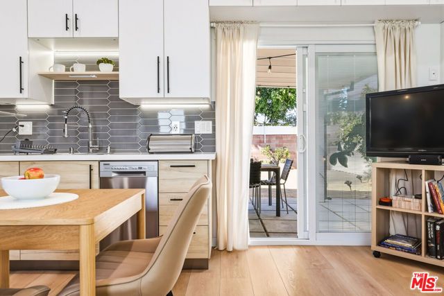 7954 Loma Verde Avenue, Los Angeles, CA 91304