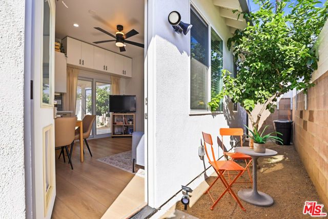 7954 Loma Verde Avenue, Los Angeles, CA 91304