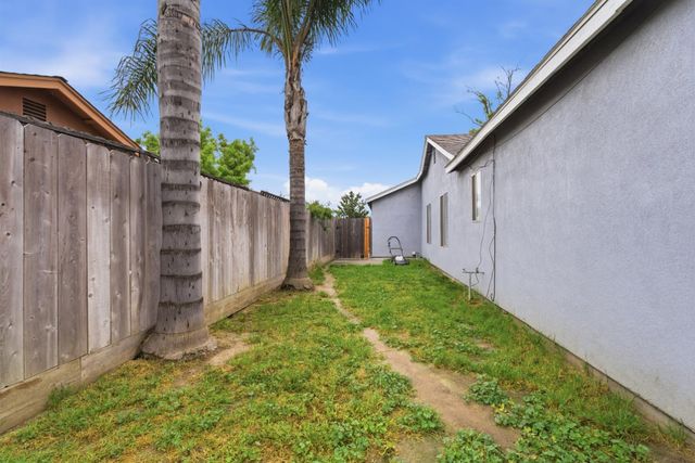 3100 Kounias Dr, Modesto, CA 95354