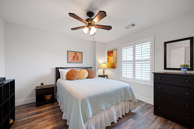 1514 Pine Ridge Lane, Pearland, TX 77581