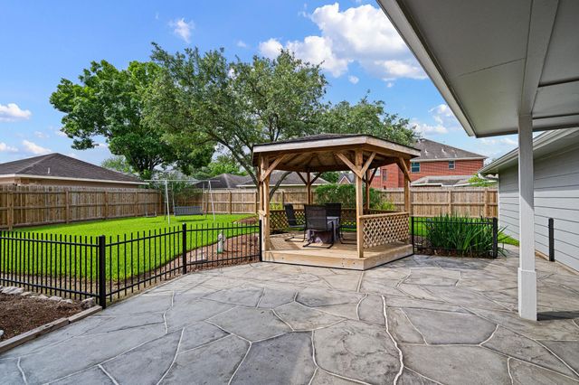 1514 Pine Ridge Lane, Pearland, TX 77581