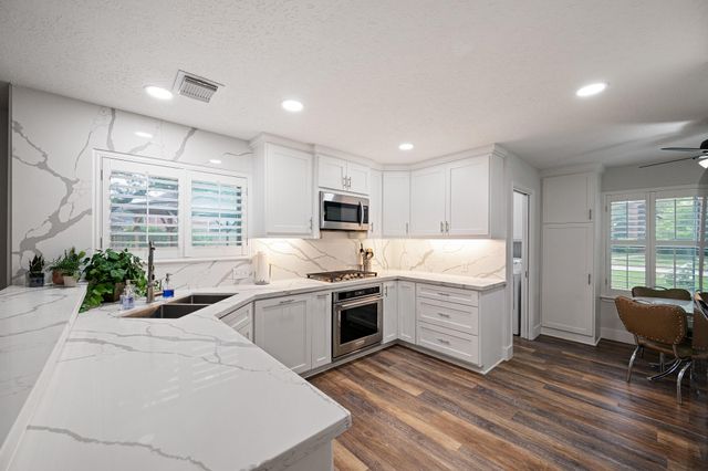 1514 Pine Ridge Lane, Pearland, TX 77581