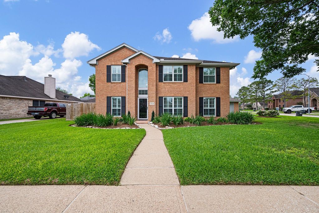 1514 Pine Ridge Lane, Pearland, TX 77581