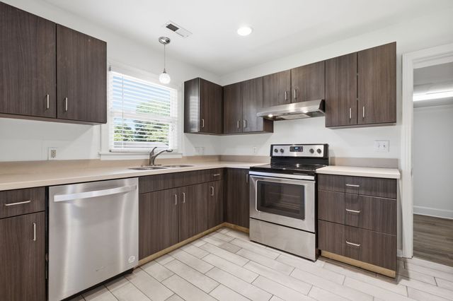 825 Spencer Ave, Gallatin, TN 37066