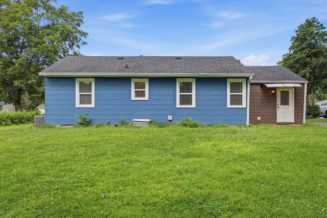 825 Spencer Ave, Gallatin, TN 37066