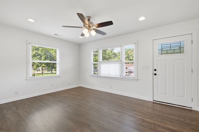 825 Spencer Ave, Gallatin, TN 37066