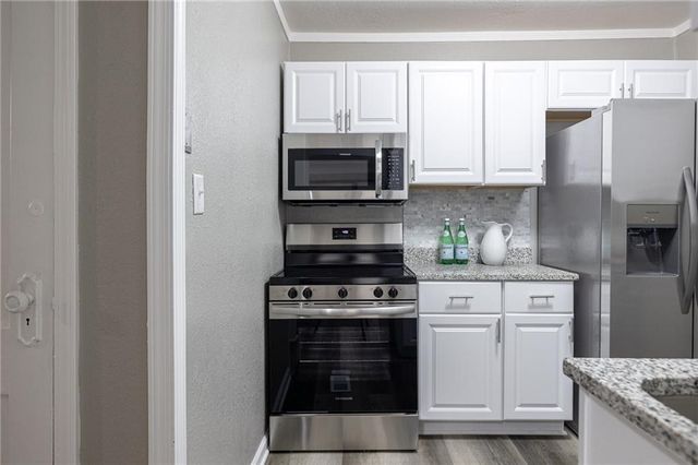 5629 HIGHLAND Avenue, Kansas City, MO 64110