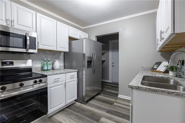 5629 HIGHLAND Avenue, Kansas City, MO 64110