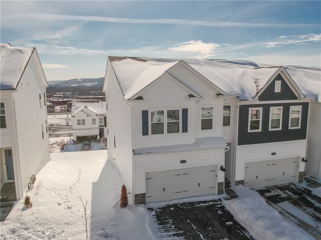 122 Scotland Ln, Harmony Boro, PA 16037