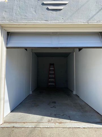 6386 Dana St, Oakland, CA 94609