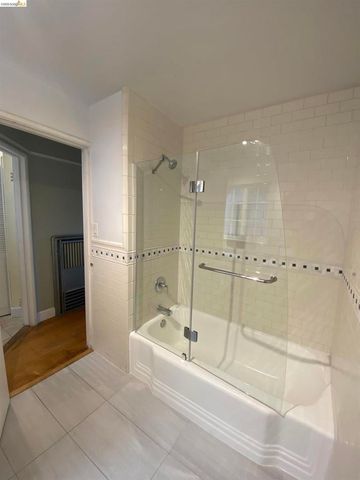 6386 Dana St, Oakland, CA 94609