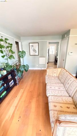 6386 Dana St, Oakland, CA 94609