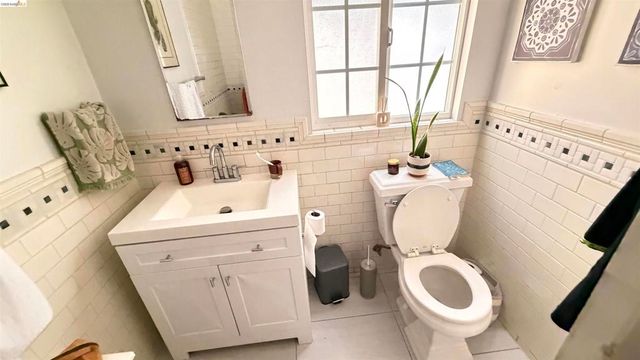 6386 Dana St, Oakland, CA 94609