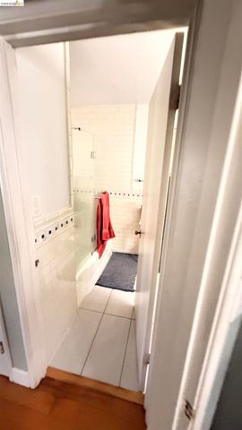 6386 Dana St, Oakland, CA 94609