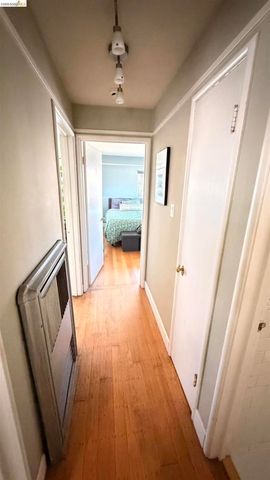 6386 Dana St, Oakland, CA 94609