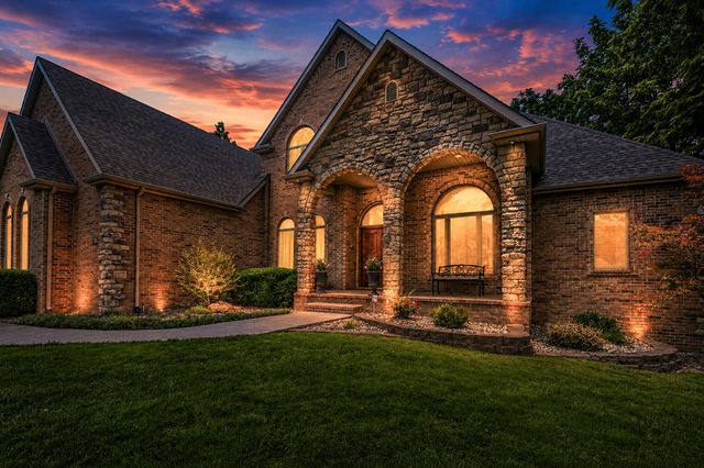 4013 E Gastonbury Street, Springfield, MO 65809