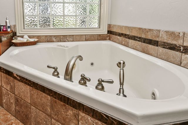 4013 E Gastonbury Street, Springfield, MO 65809