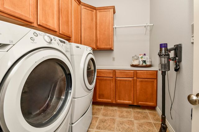 4013 E Gastonbury Street, Springfield, MO 65809