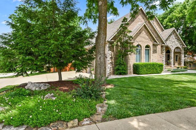 4013 E Gastonbury Street, Springfield, MO 65809