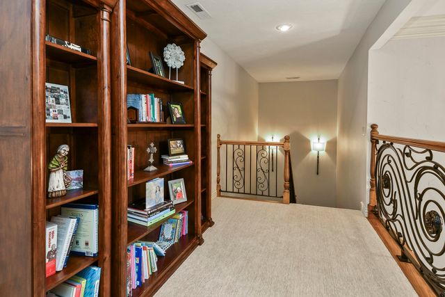 4013 E Gastonbury Street, Springfield, MO 65809