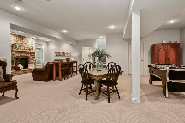 4013 E Gastonbury Street, Springfield, MO 65809