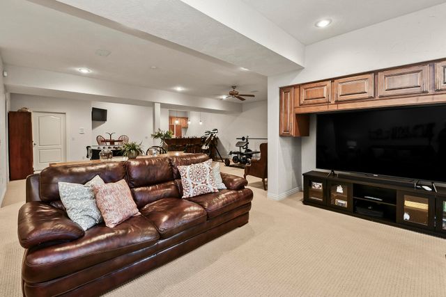 4013 E Gastonbury Street, Springfield, MO 65809