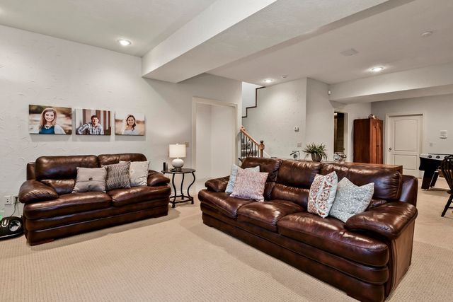 4013 E Gastonbury Street, Springfield, MO 65809