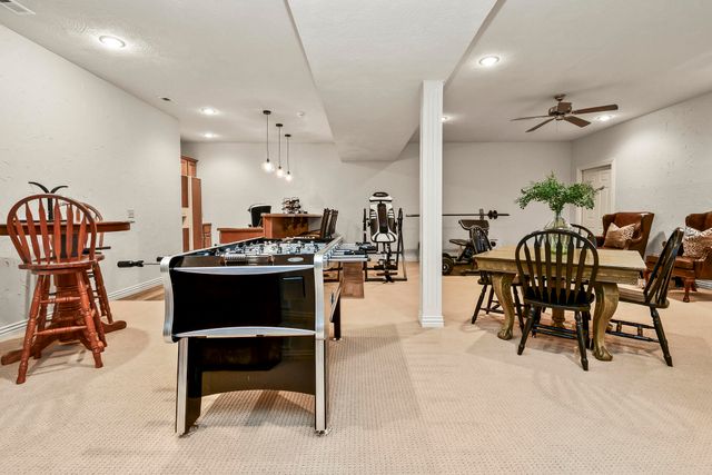 4013 E Gastonbury Street, Springfield, MO 65809
