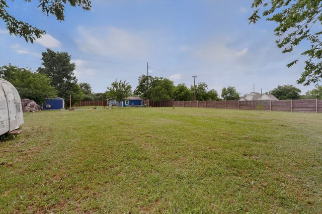 304 E County Line Road, Royse City, TX 75189