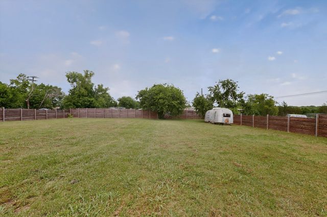 304 E County Line Road, Royse City, TX 75189