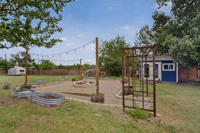 304 E County Line Road, Royse City, TX 75189