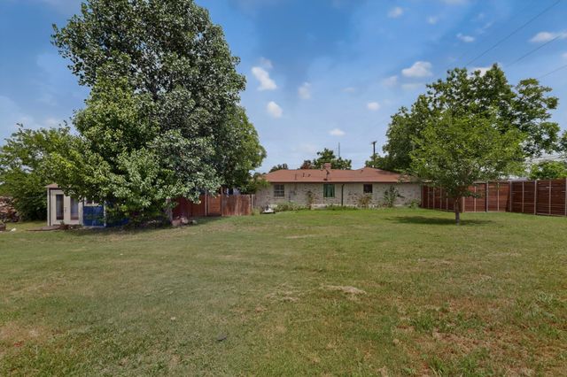 304 E County Line Road, Royse City, TX 75189
