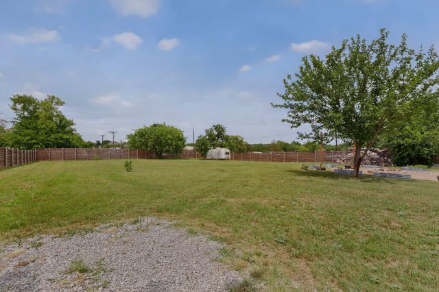 304 E County Line Road, Royse City, TX 75189