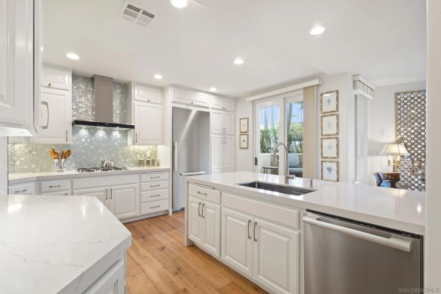 7752 Eads Ave, La Jolla, CA 92037