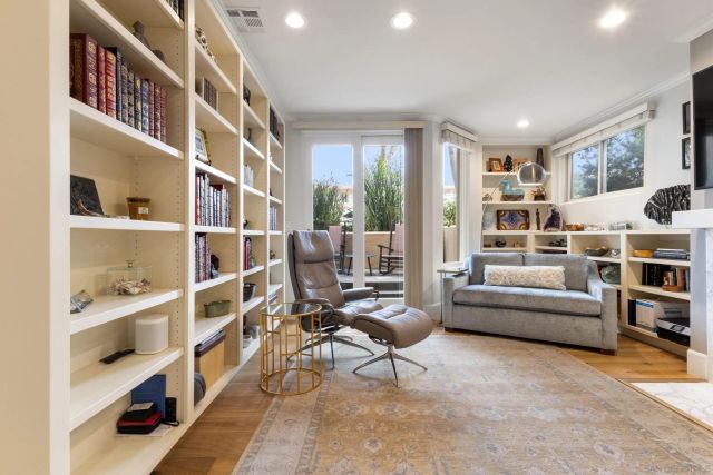 7752 Eads Ave, La Jolla, CA 92037