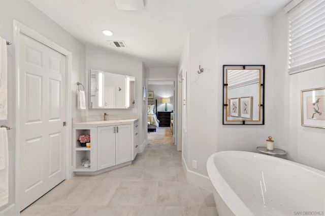 7752 Eads Ave, La Jolla, CA 92037