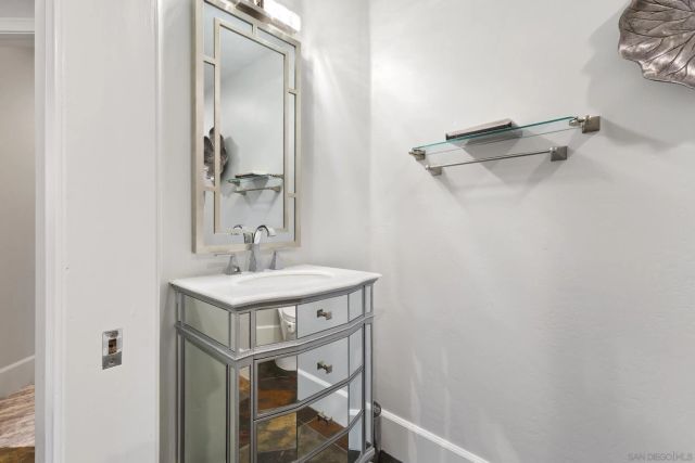 7752 Eads Ave, La Jolla, CA 92037