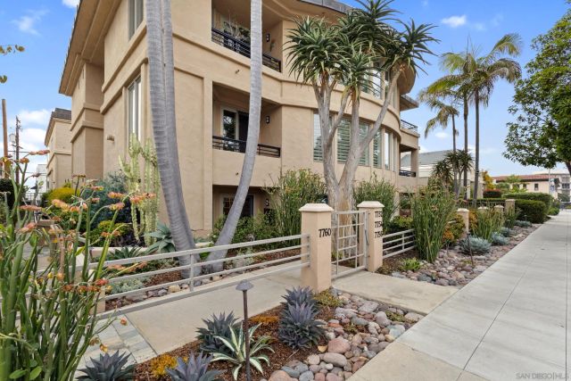 7752 Eads Ave, La Jolla, CA 92037