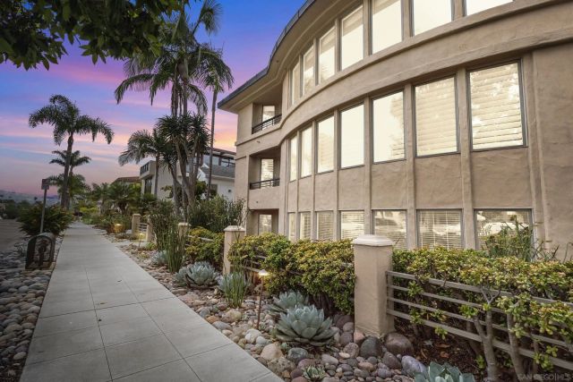 7752 Eads Ave, La Jolla, CA 92037