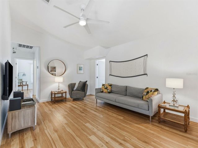 2005 3RD STREET S, St Petersburg, FL 33705