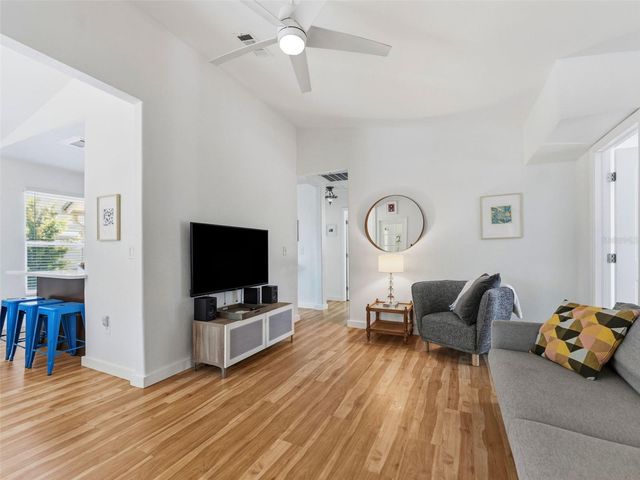 2005 3RD STREET S, St Petersburg, FL 33705