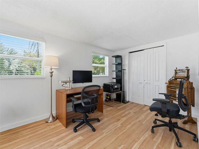 2005 3RD STREET S, St Petersburg, FL 33705