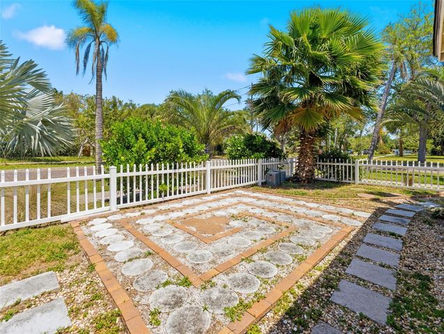 2005 3RD STREET S, St Petersburg, FL 33705