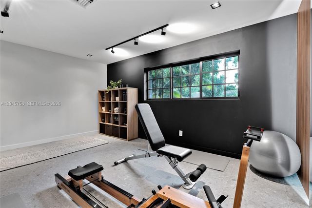 2500 Bayview Drive, Fort Lauderdale, FL 33305