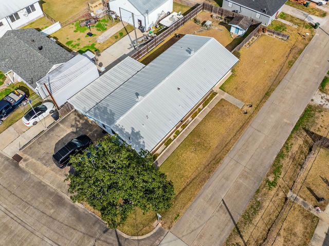 1115 Maxine St, Houma, LA 70363