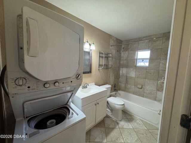 319 Cavanah Dr Apt B, Holly Hill, FL 32117