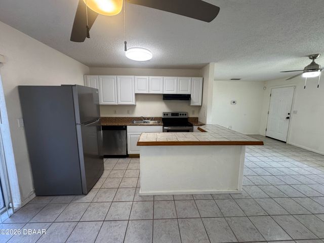 319 Cavanah Dr Apt B, Holly Hill, FL 32117
