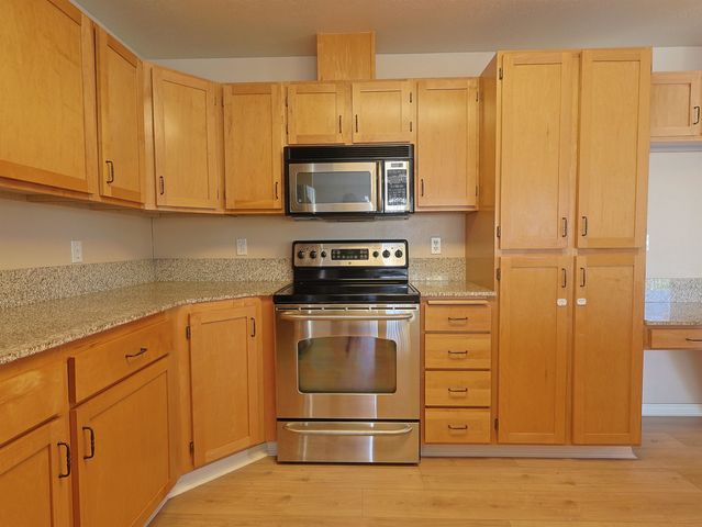 930 S COWLEY St, Spokane, WA 99202