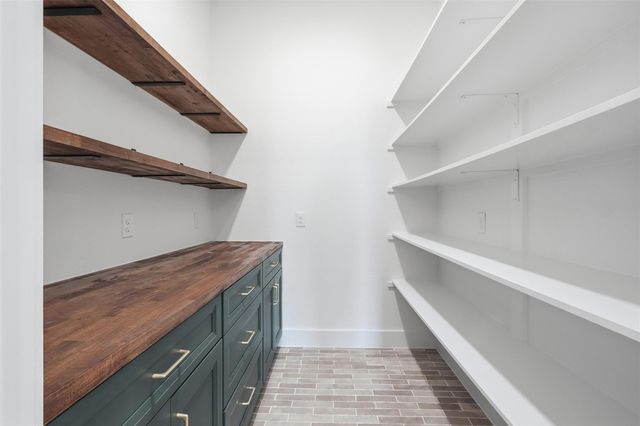 467 Springfield Trail, Angleton, TX 77515