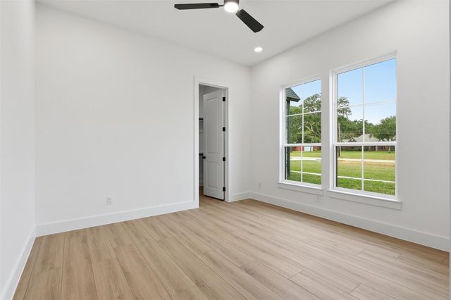 467 Springfield Trail, Angleton, TX 77515